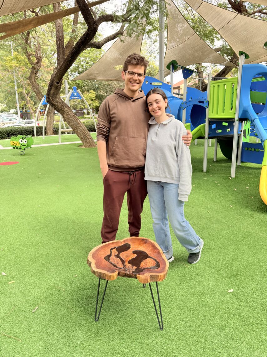 סדנת אפוקסי - ליצירת שולחן סיסם הודי בשילוב אפוקסי 8 סדנת אפוקסי - ליצירת שולחן סיסם הודי בשילוב אפוקסי – תמונה 8