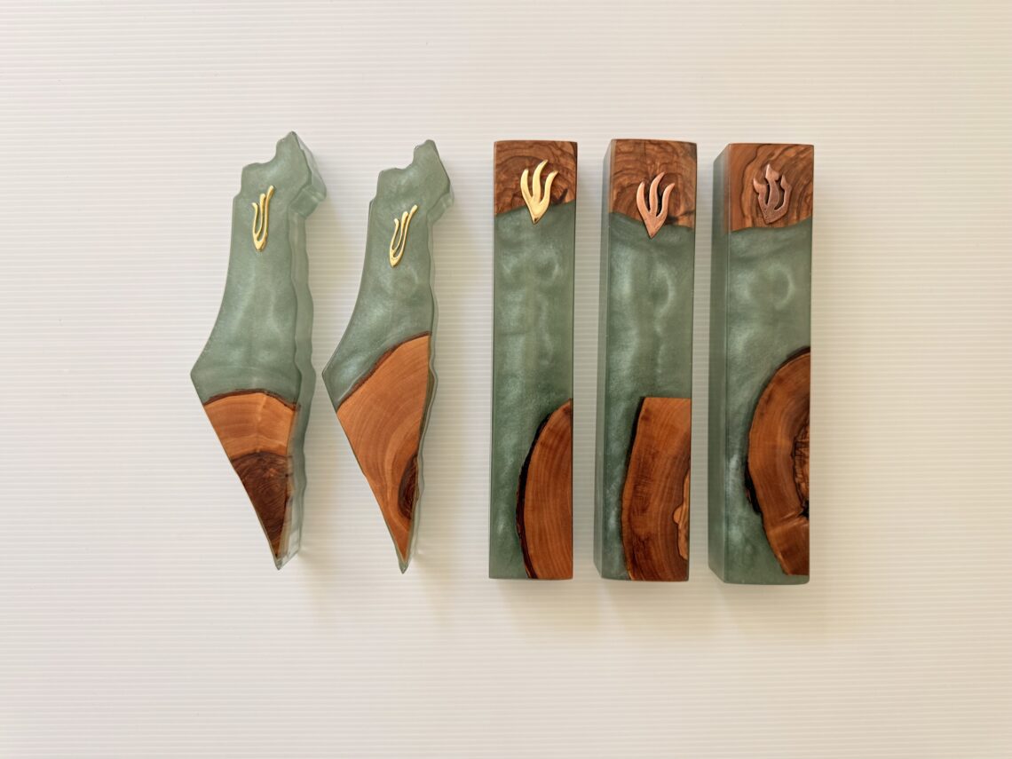 מזוזה עץ אפוקסי ירוק פנינה 1 מזוזה עץ אפוקסי ירוק פנינה