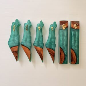 חנות שירלי מרכז אומנויות 13 מזוזה עץ אפוקסי טורקיז