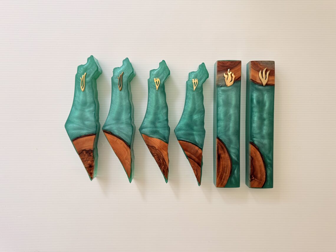 מזוזה עץ אפוקסי טורקיז 1 מזוזה עץ אפוקסי טורקיז