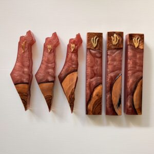 חנות שירלי מרכז אומנויות 10 מזוזה עץ אפוקסי חום בהיר